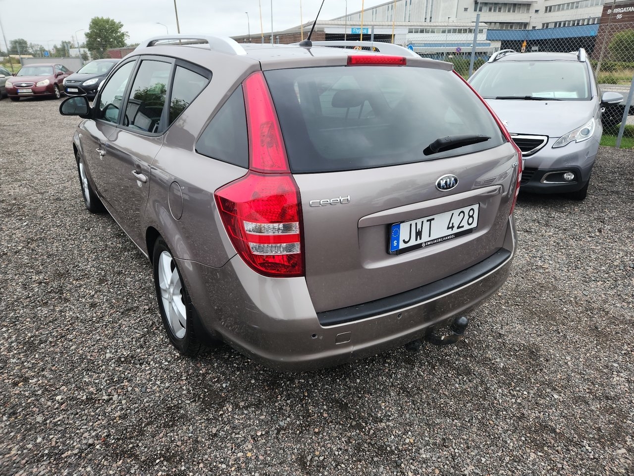 Kia Ceed cee'd_sw 1.6 CRDi EX Euro 4 2009, bild 3/5