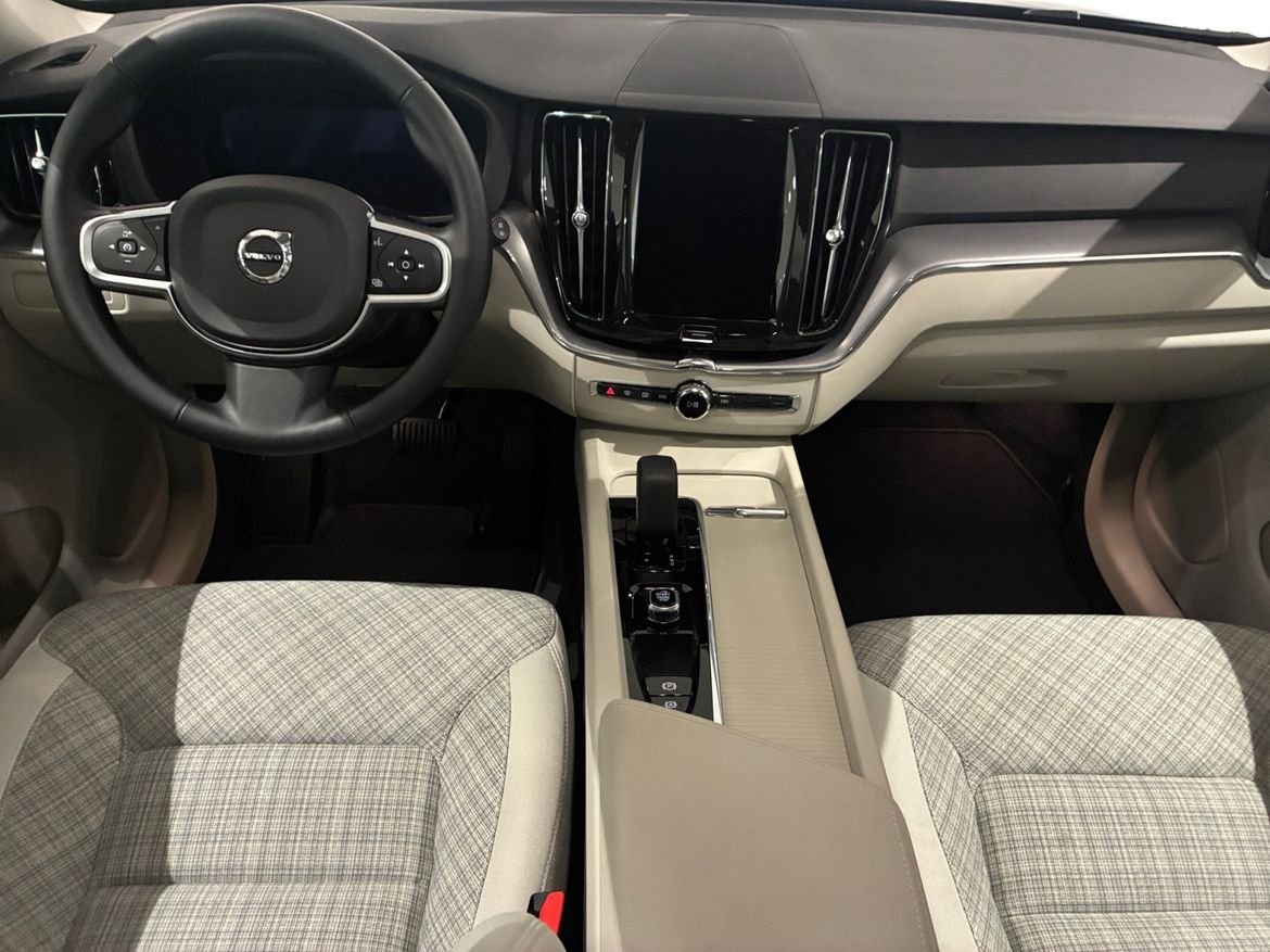 Volvo XC60 T6 Core Special Edition 2025, bild 6/16