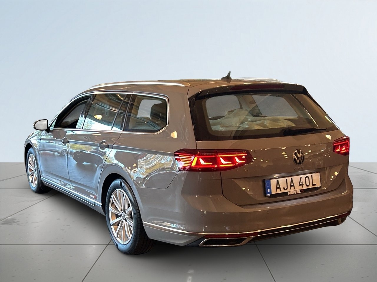 Volkswagen Passat 2023, bild 5/19