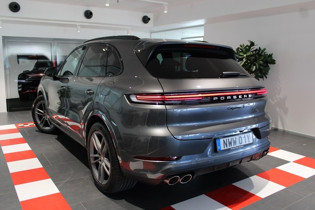 Porsche Cayenne S E-HYBRID 2025, photo 2/10
