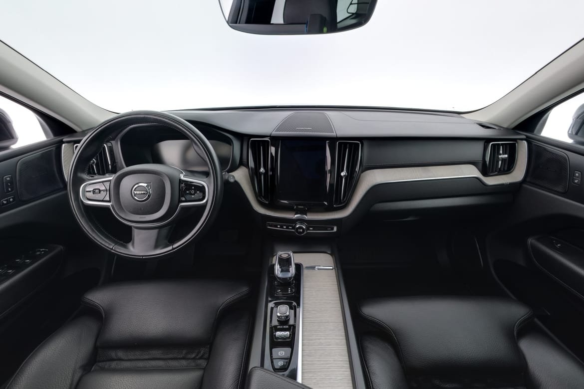 Volvo XC60 2021, photo 7/19