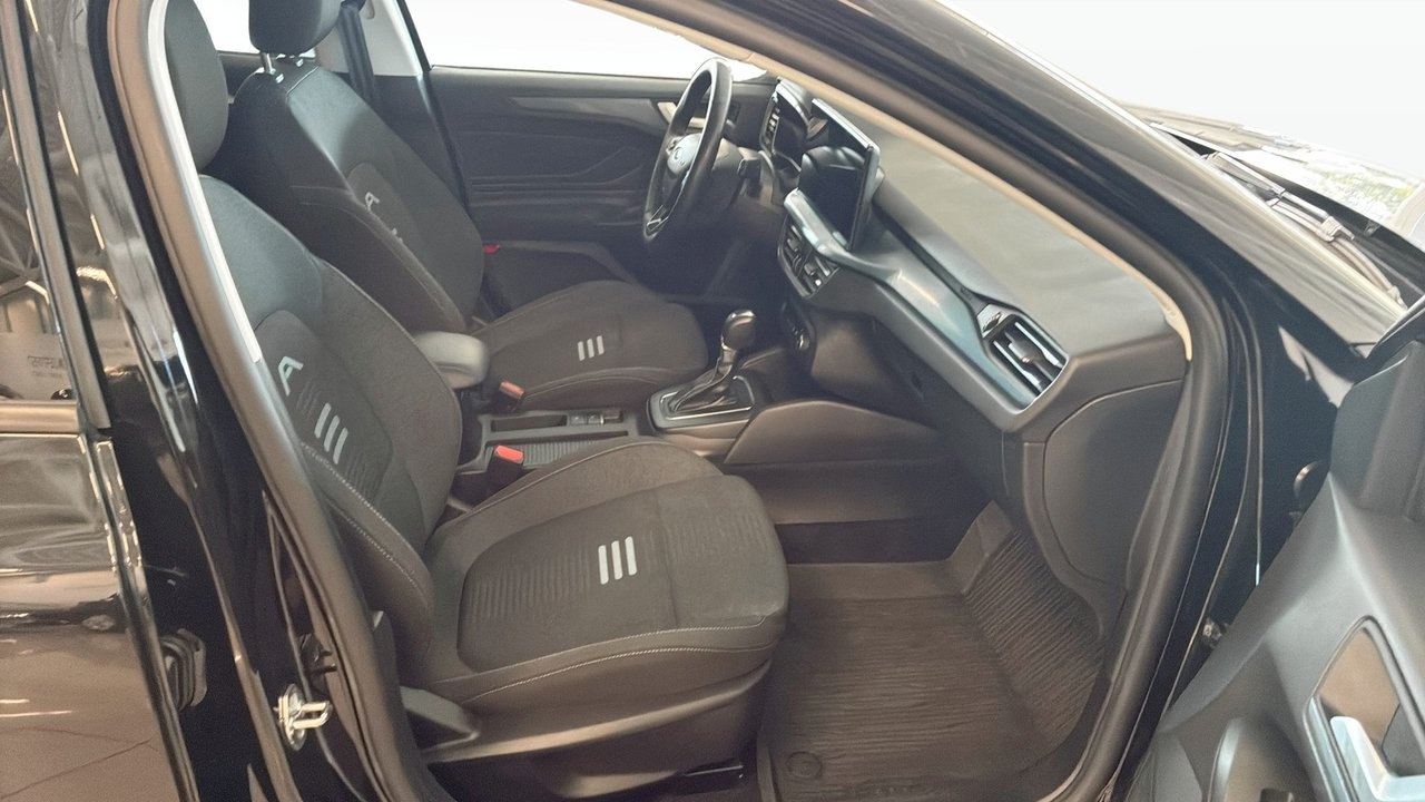 Ford Focus 2024, photo 3/11
