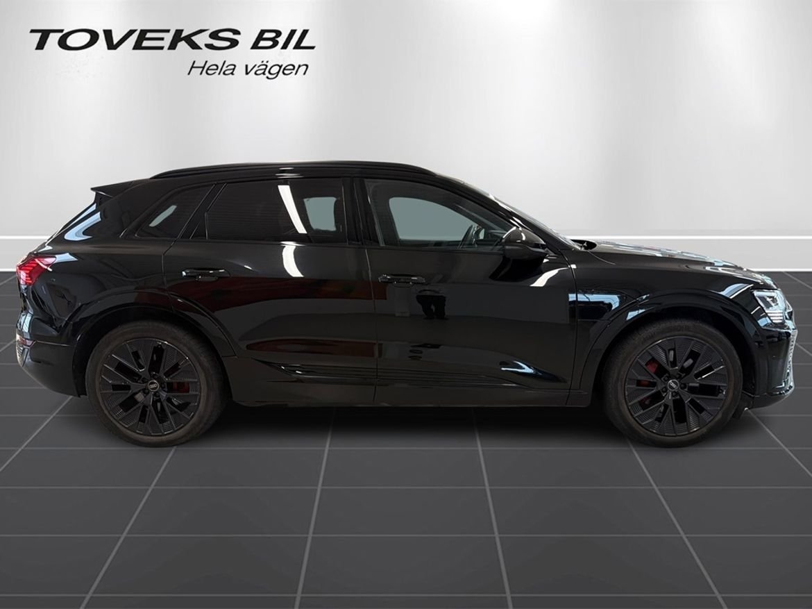 Audi Q8 2024, bild 2/26
