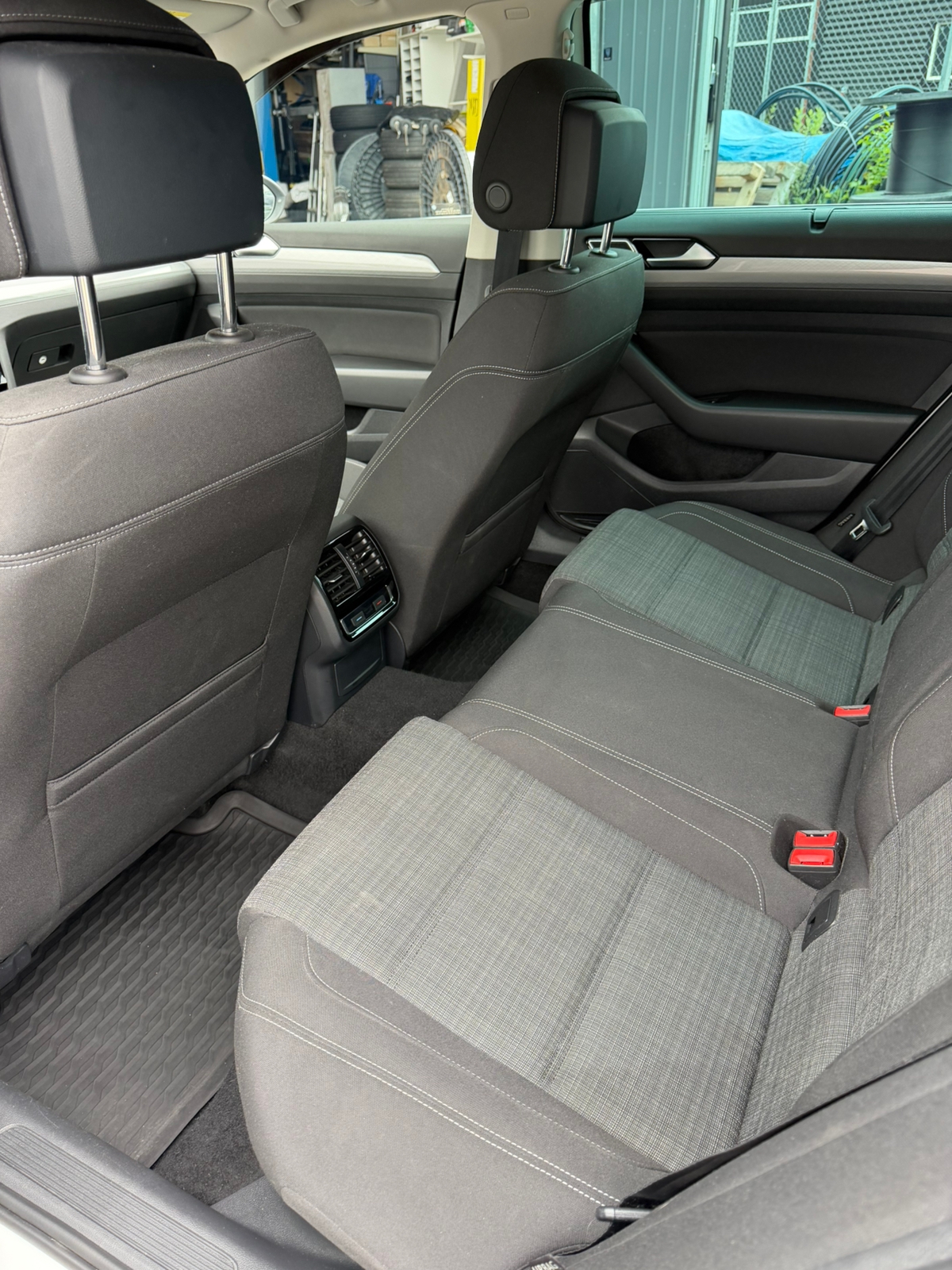 Volkswagen Passat 2021, bild 3/3