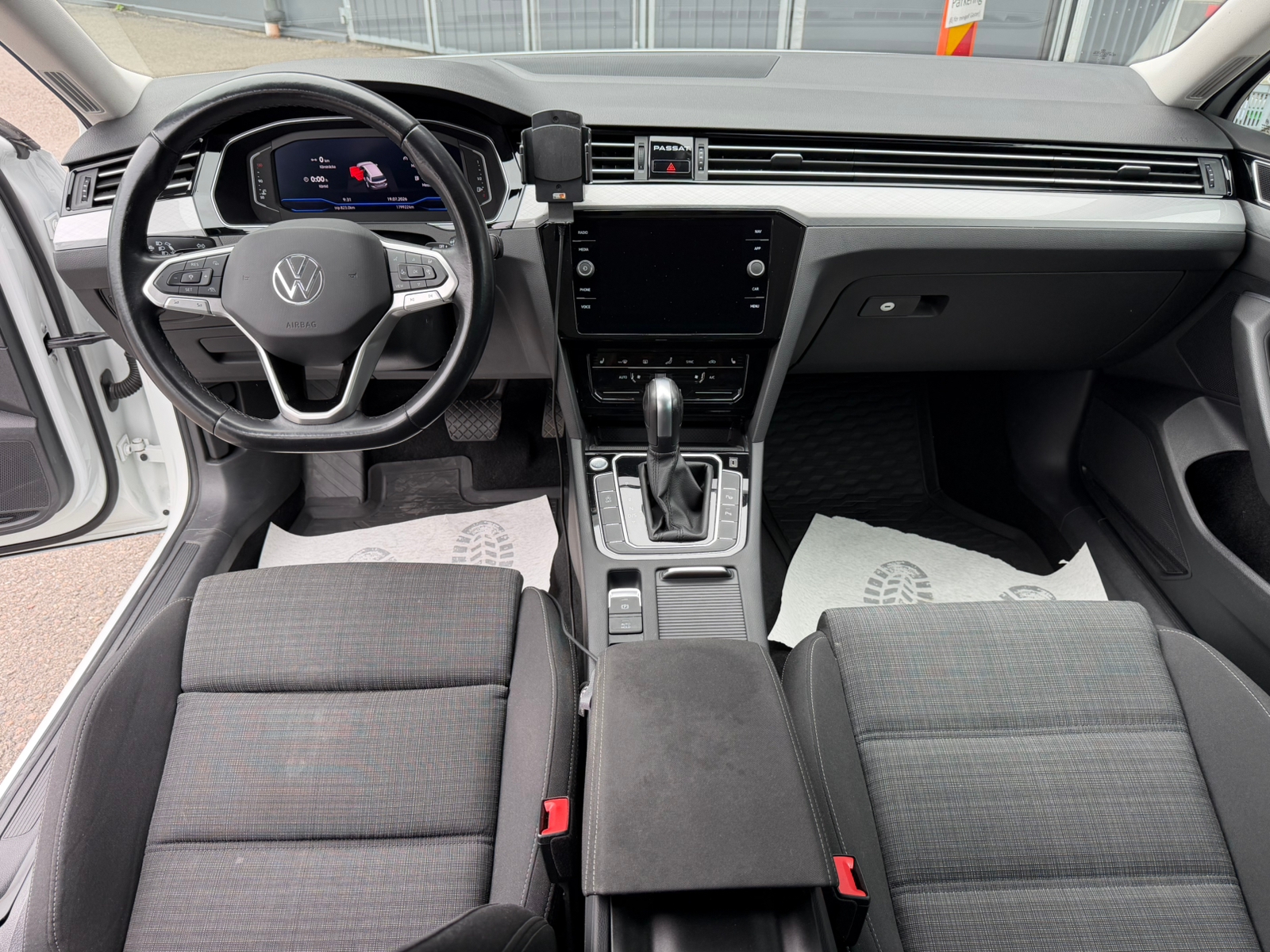 Volkswagen Passat 2021, bild 2/3