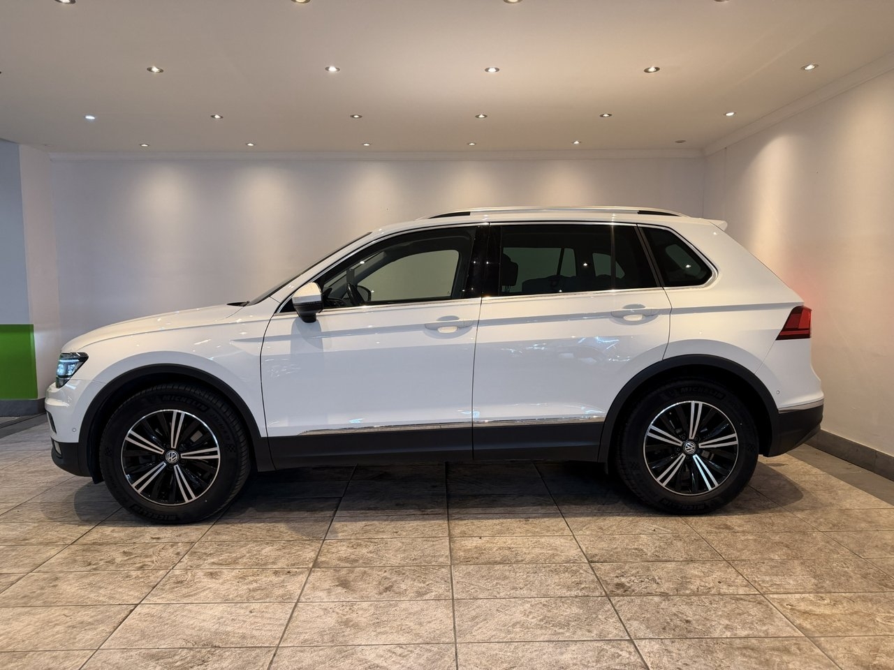 Volkswagen Tiguan 2020, bild 2/10