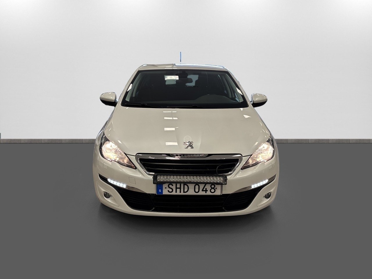 Peugeot 308 1.2 PureTech 110hk Active 2016, bild 2/10