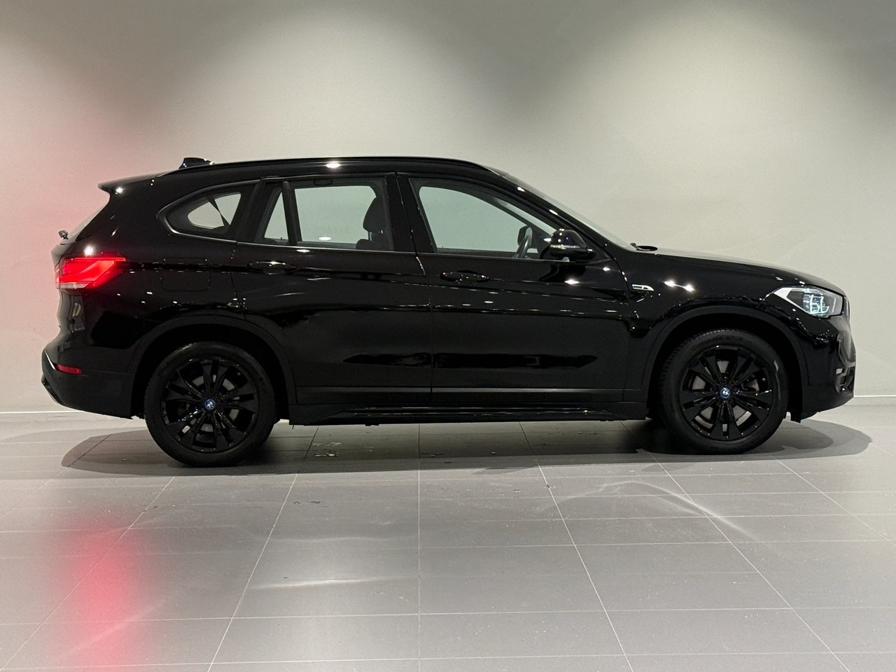BMW X1 xDrive25e SportLine 2022, kuva 3/10