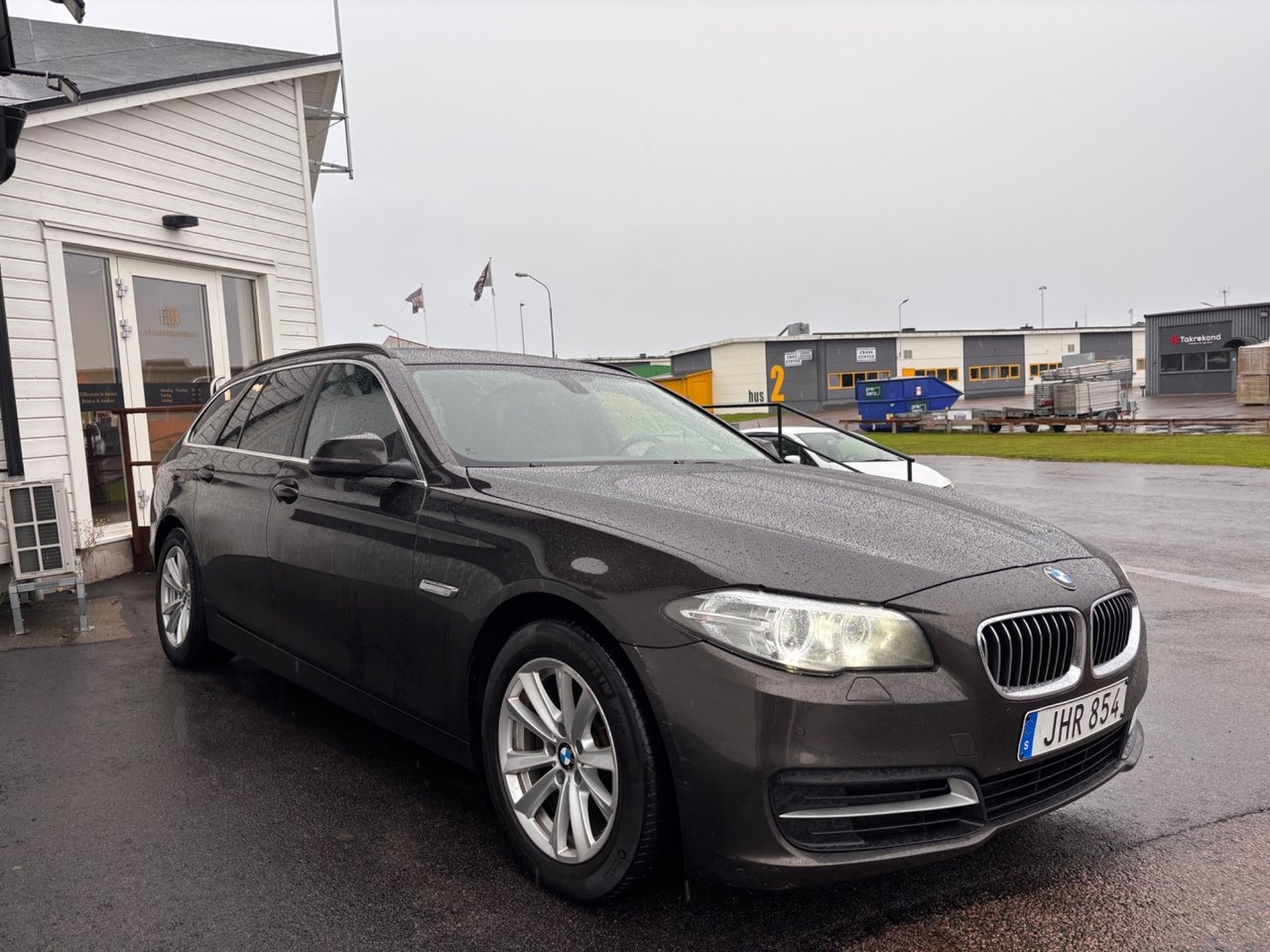 BMW 520 d xDrive Touring Steptronic 2015, kuva 3/10