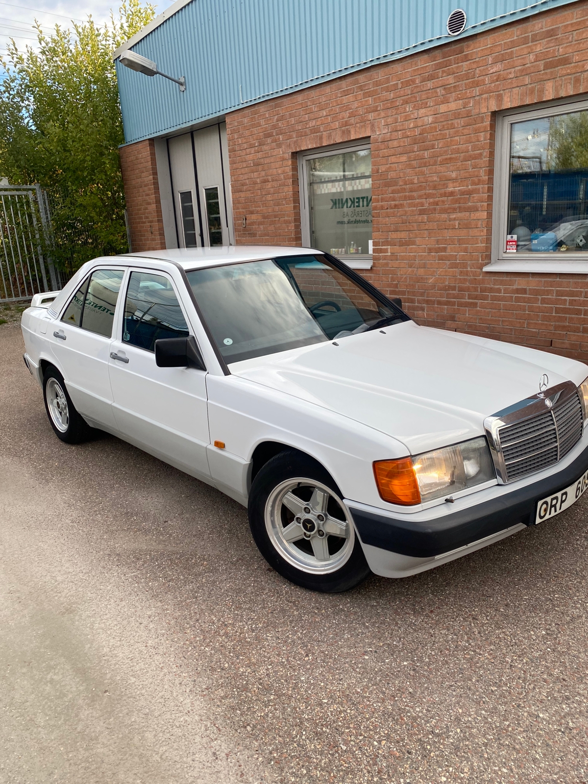 Mercedes-Benz 190 E Manuell 1990, bild 2/7