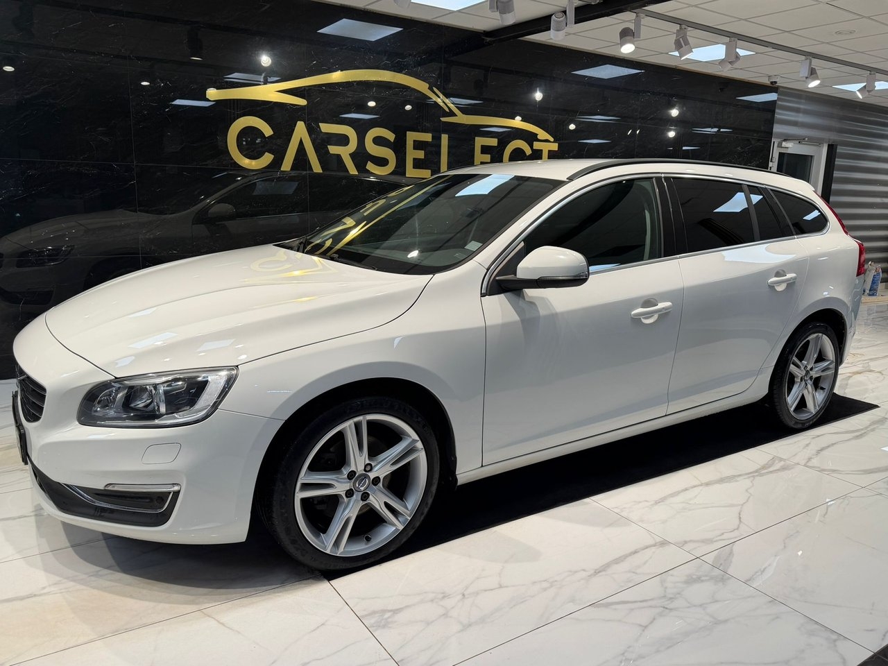 Volvo V60 2018, photo 2/10