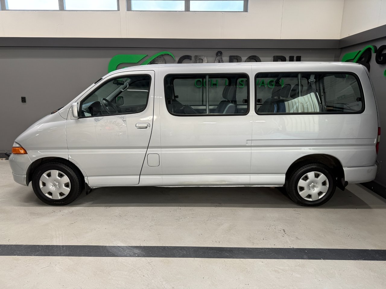 Toyota HiAce 2004, bild 2/10