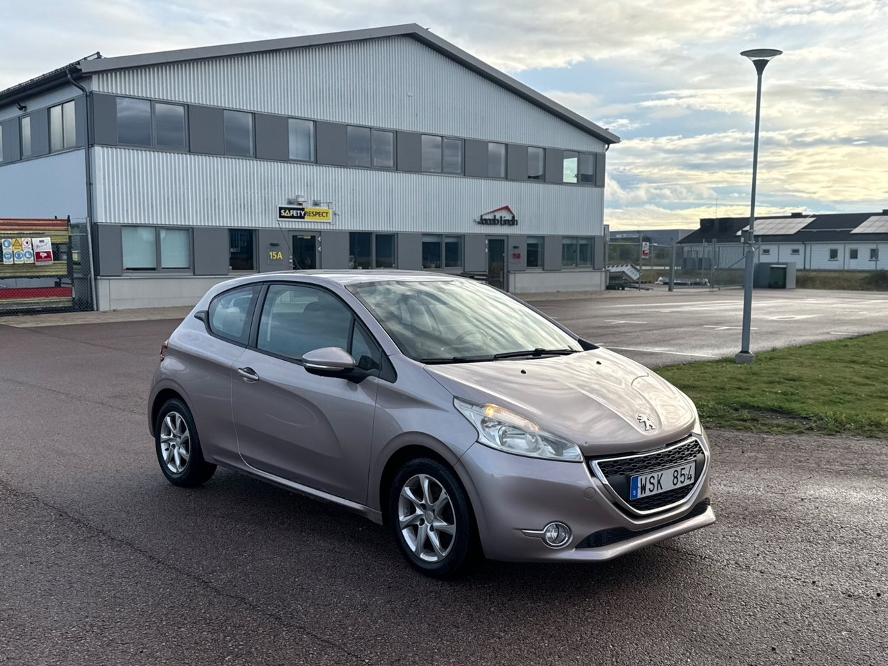 Peugeot 208