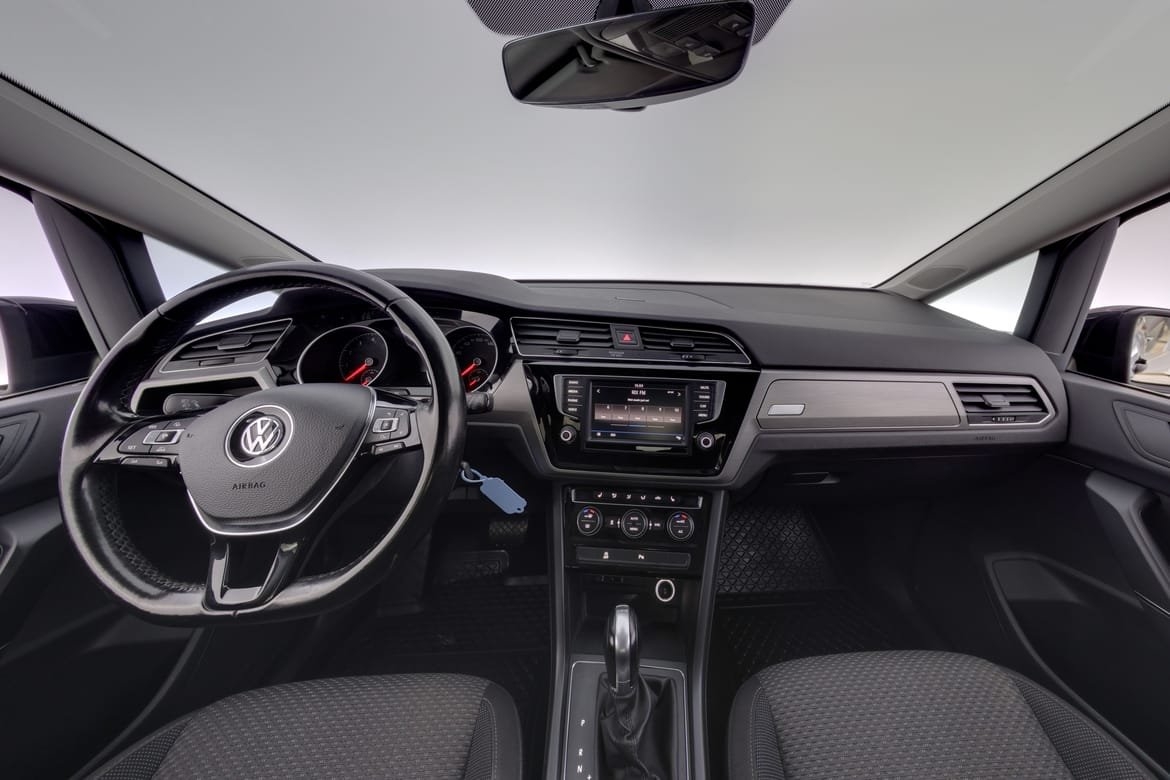 Volkswagen Touran 2017, photo 7/10