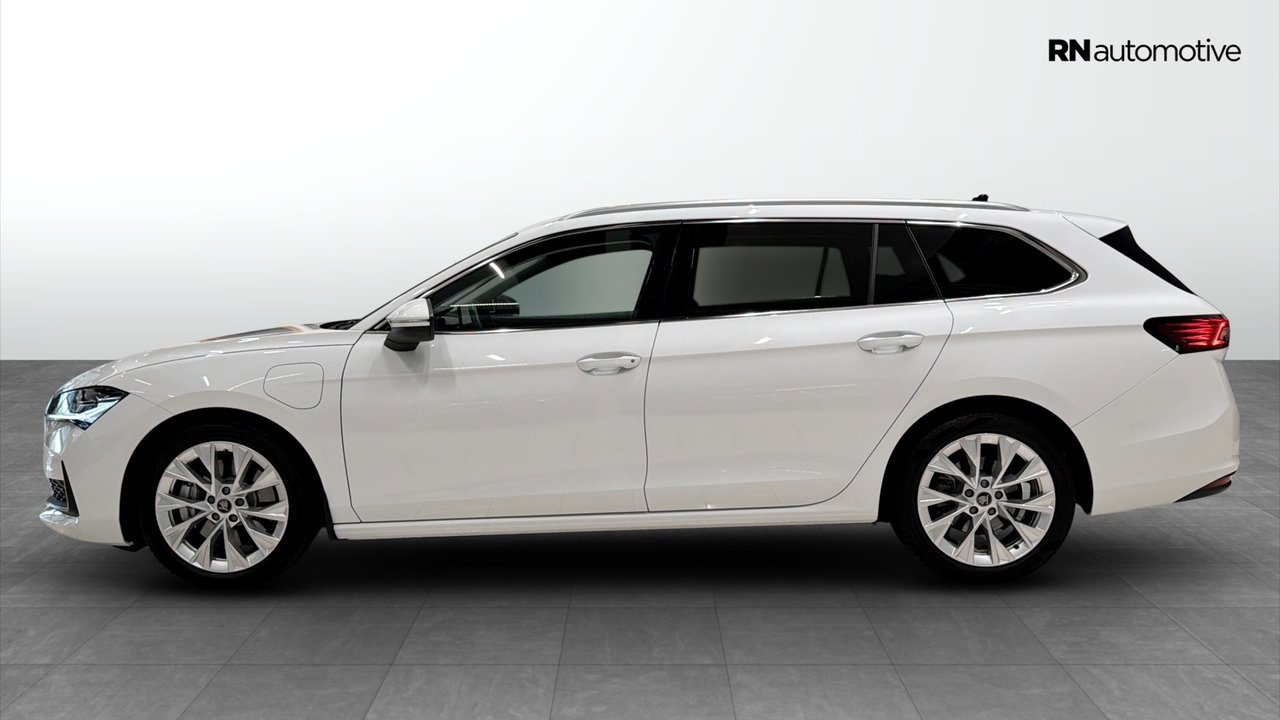 Skoda Superb iV 2025, photo 2/24