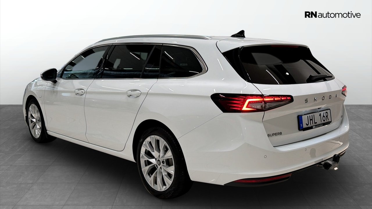 Skoda Superb iV 2025, photo 3/24