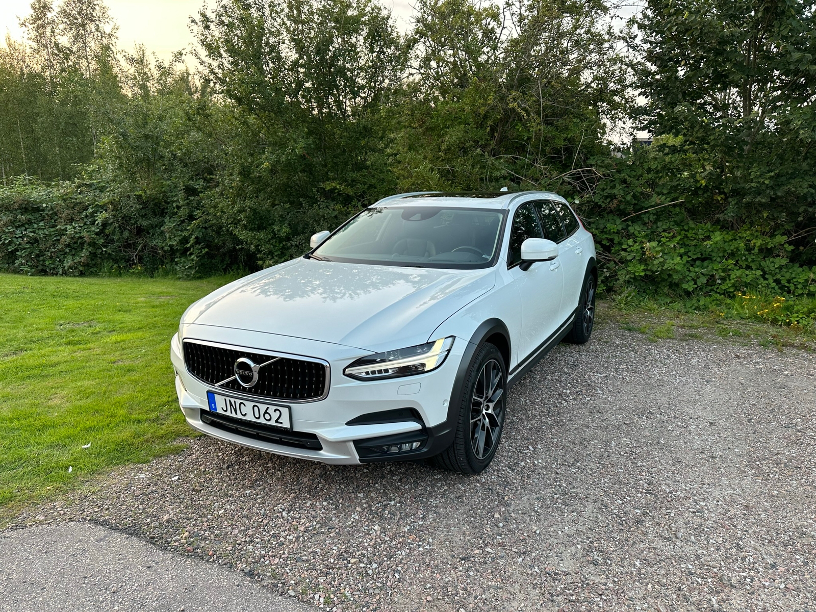 Volvo V90 Cross Country 2017, bild 2/10