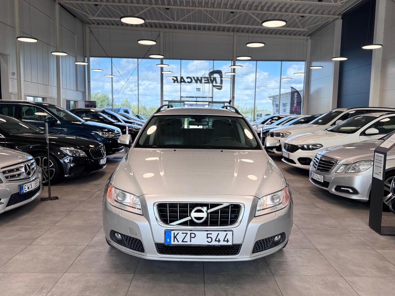 Volvo V70 2.0F Momentum/Drag/Halvskinn 2011, kuva 3/10