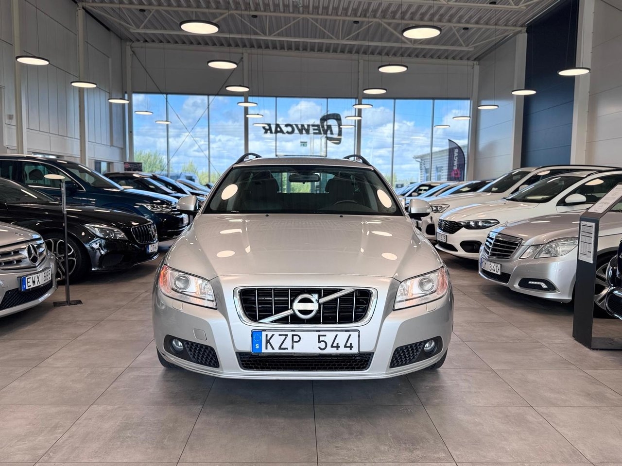 Volvo V70 2.0F Momentum/Drag/Halvskinn 2011, kuva 2/10