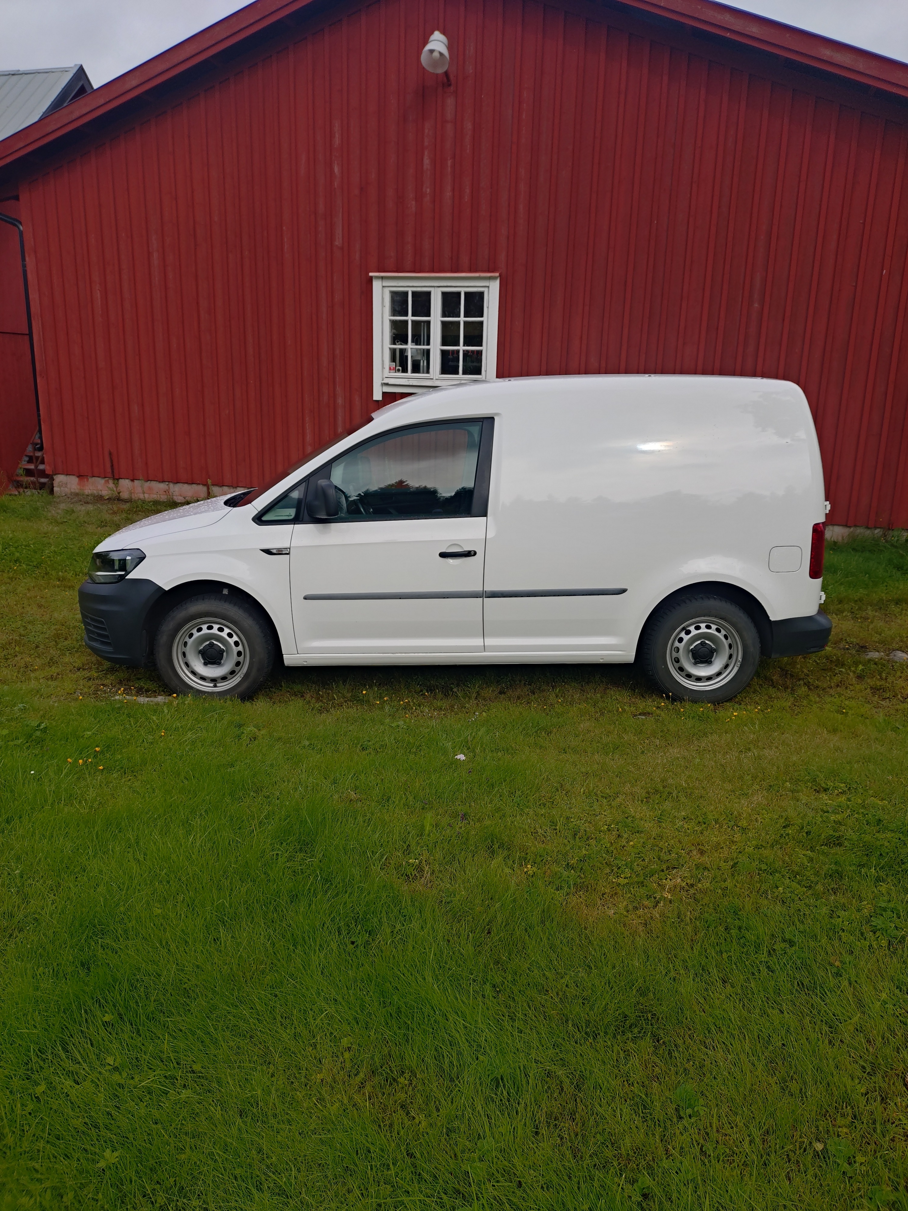 Volkswagen Caddy Van 2.0 TDI BMT Manuell 2017, bild 2/3