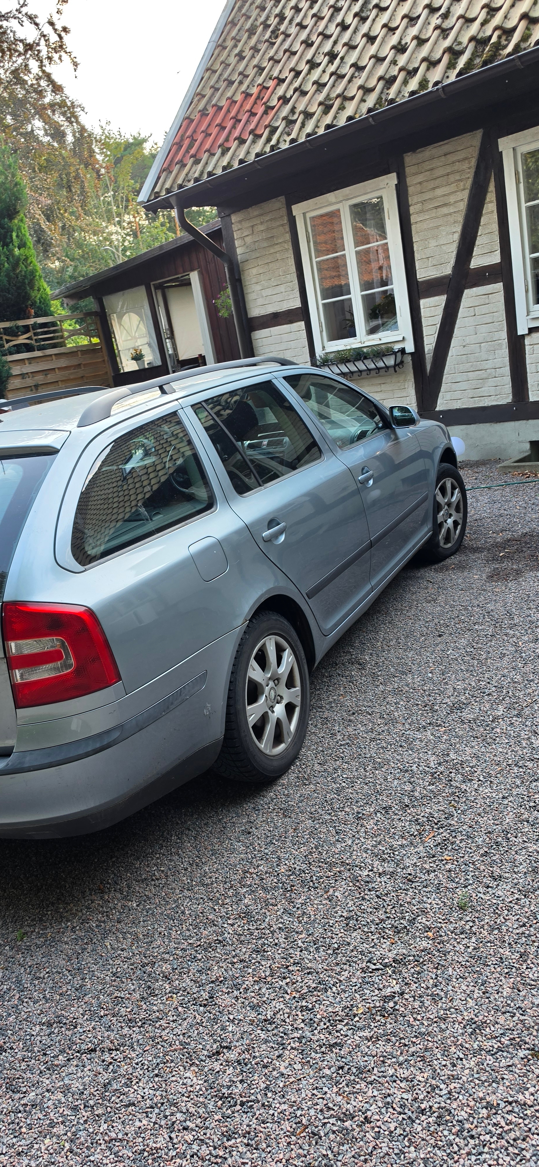 Skoda Octavia Kombi 1.6 FSI Manuell 2007, bild 2/4