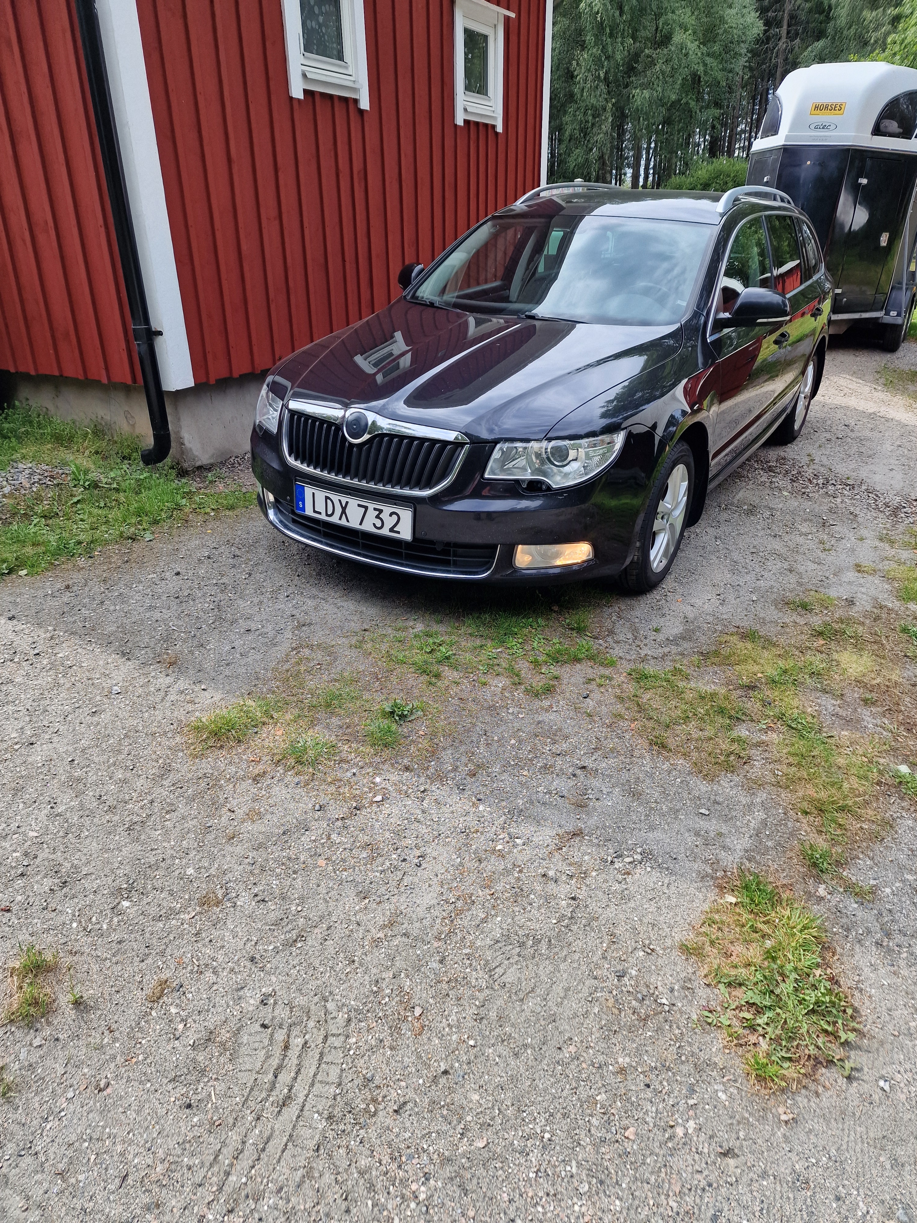 Skoda Superb Kombi 2.0 TDI 4x4 Manuell 2011, bild 2/7