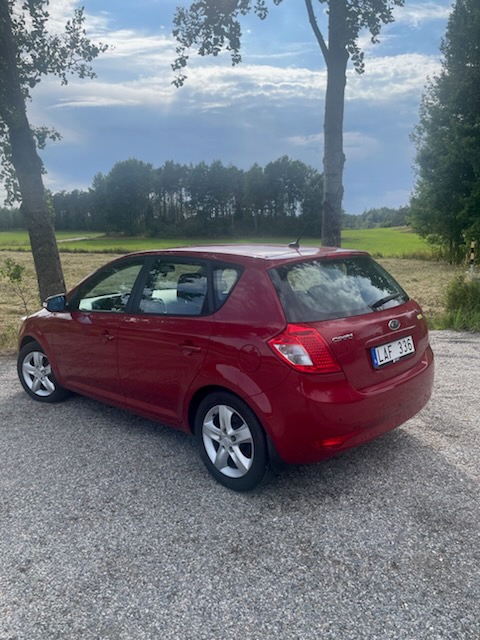 Kia Ceed 1.6 CRDi Manuell 2011, bild 2/8