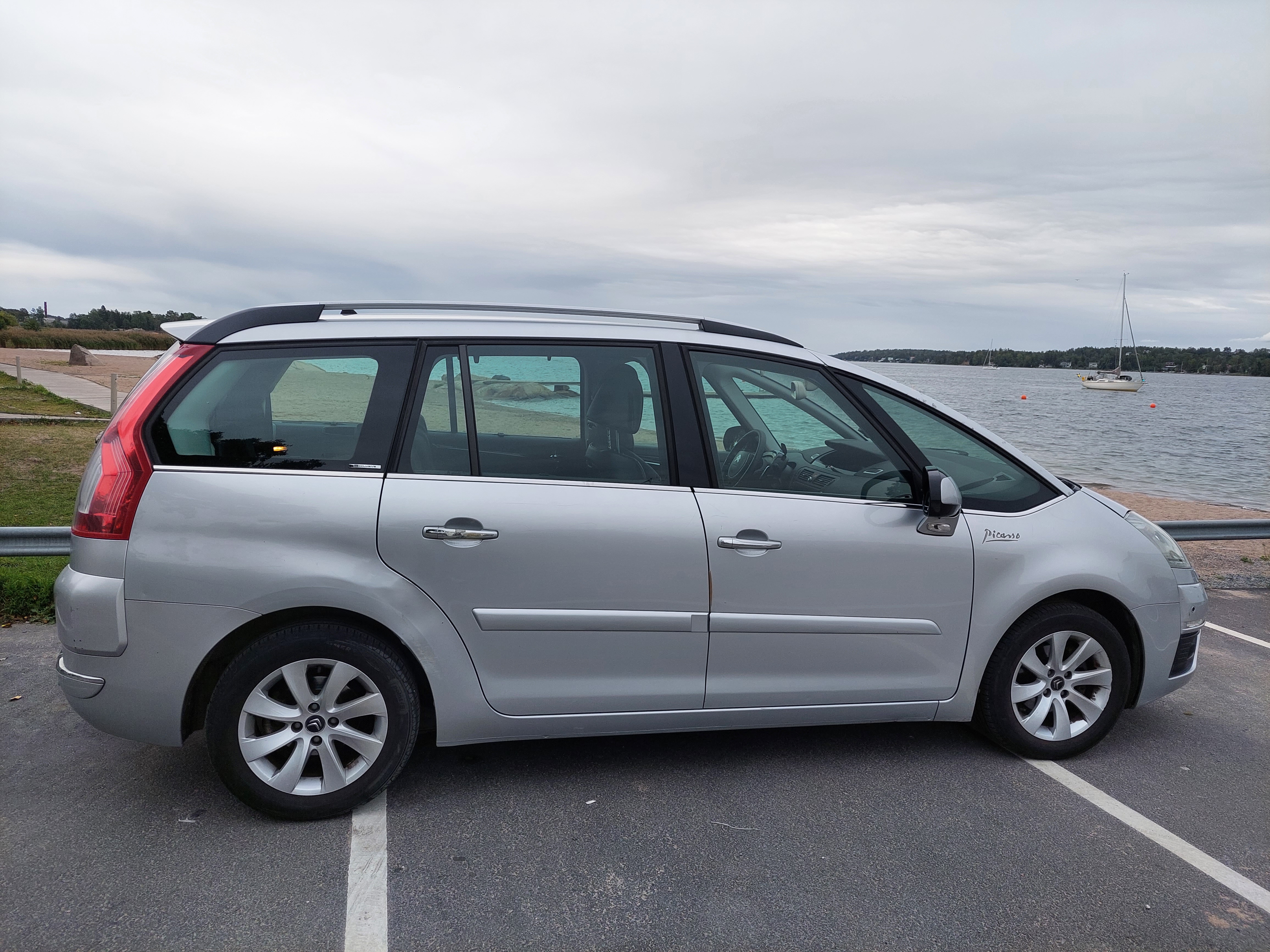 Citroen Grand C4 Picasso 2012, bild 2/10