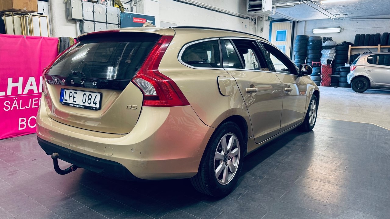 Volvo V60 D3 Geartronic Momentum Euro 5 2011, kuva 4/10