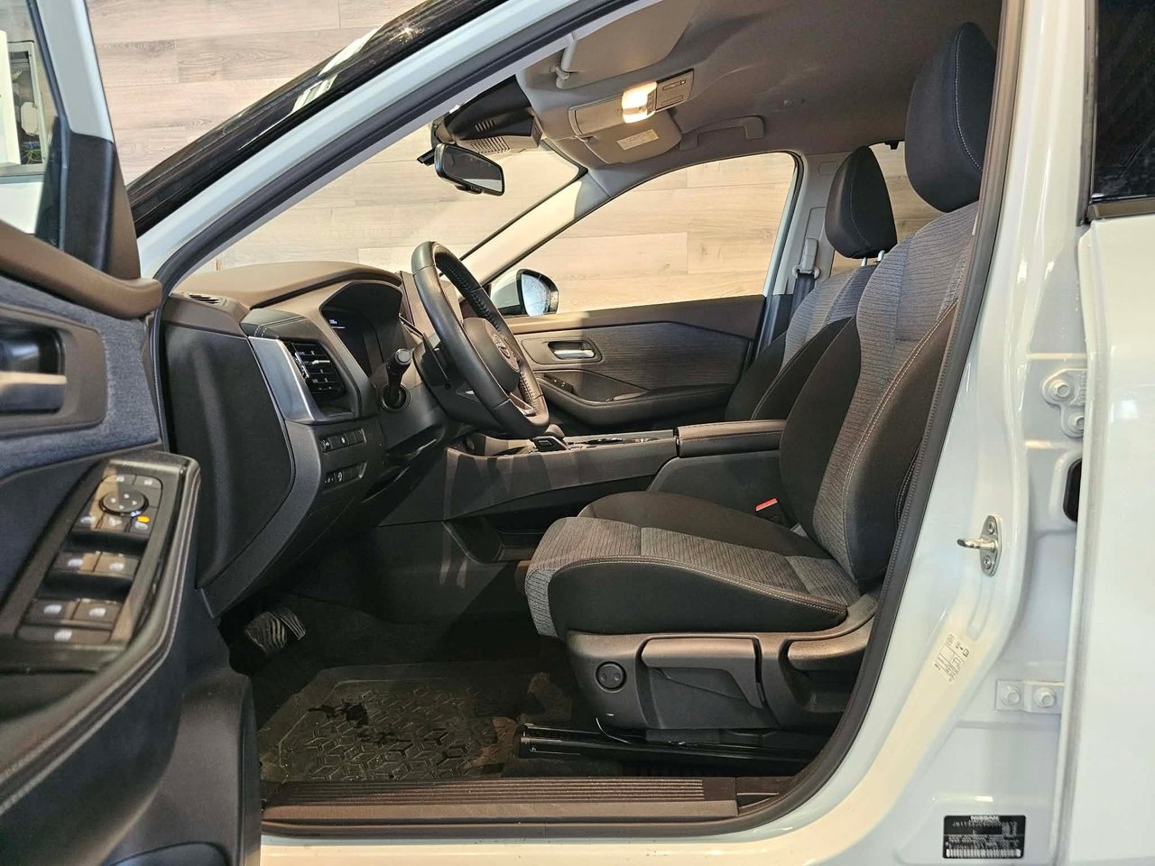 Nissan X-Trail 1.5 VC-T XTRONIC-CVT 2023, photo 5/10