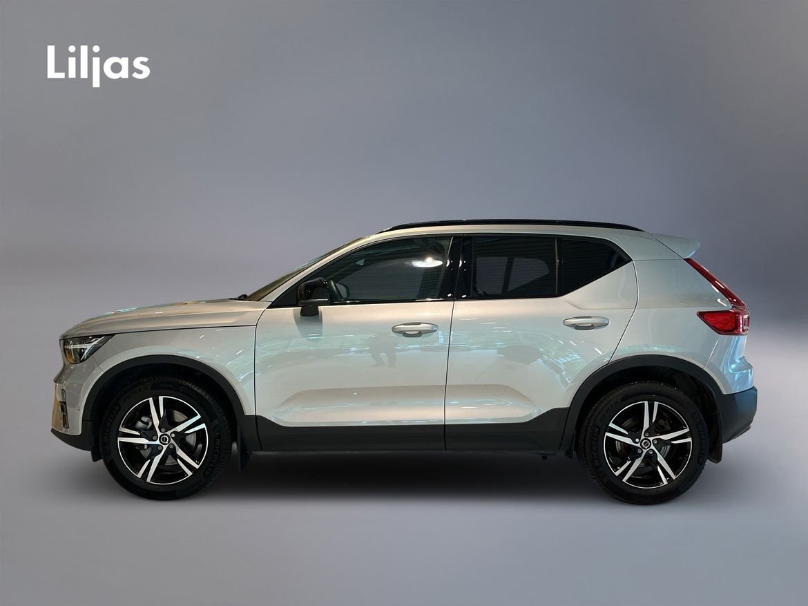 Volvo XC40 B3 FWD Bensin Plus Dark 2025, photo 3/15