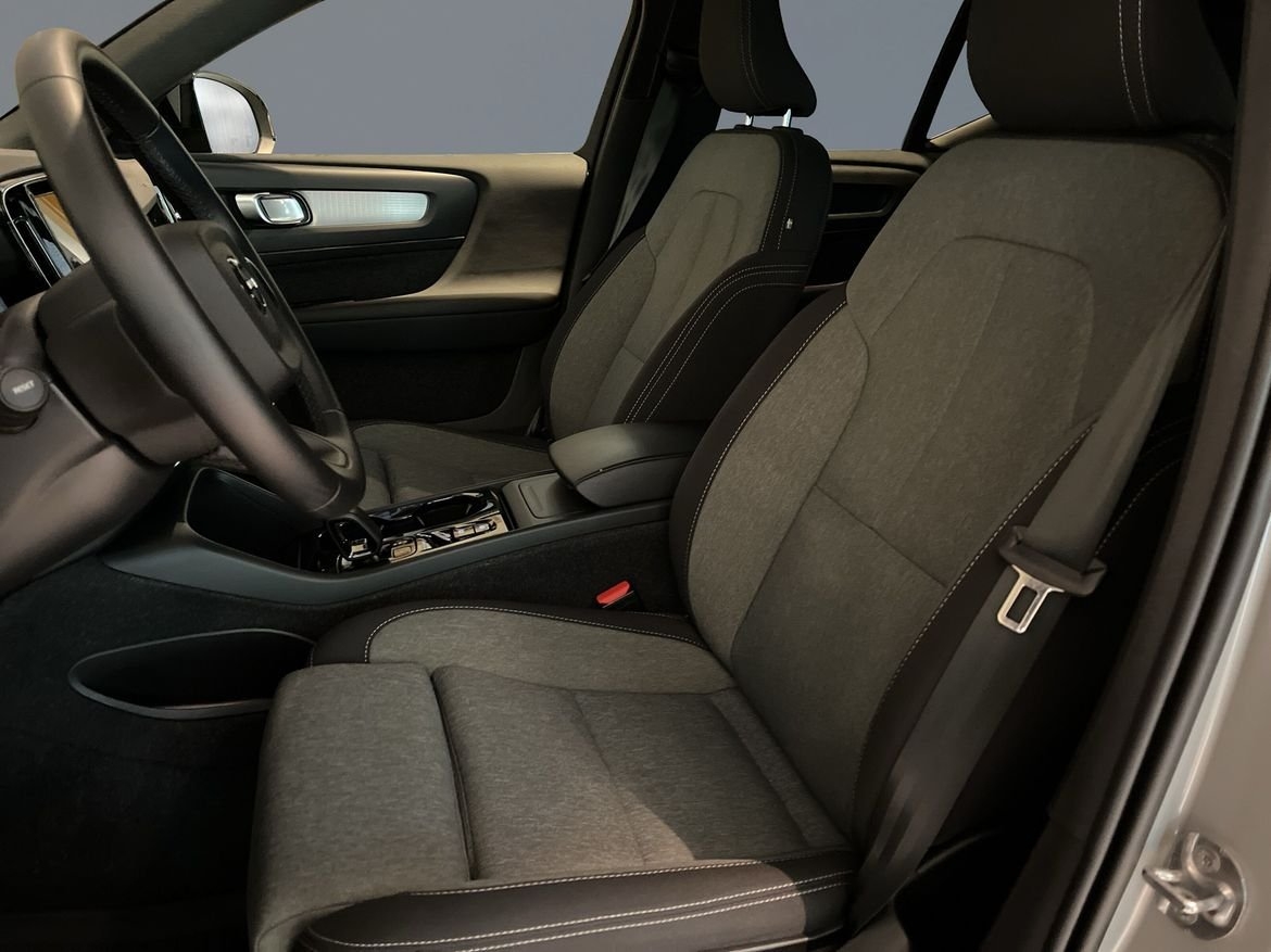 Volvo XC40 B3 FWD Bensin Plus Dark 2025, photo 6/15