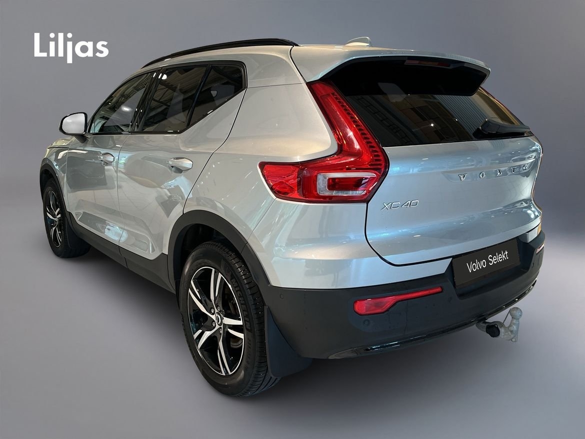 Volvo XC40 B3 FWD Bensin Plus Dark 2025, photo 4/15