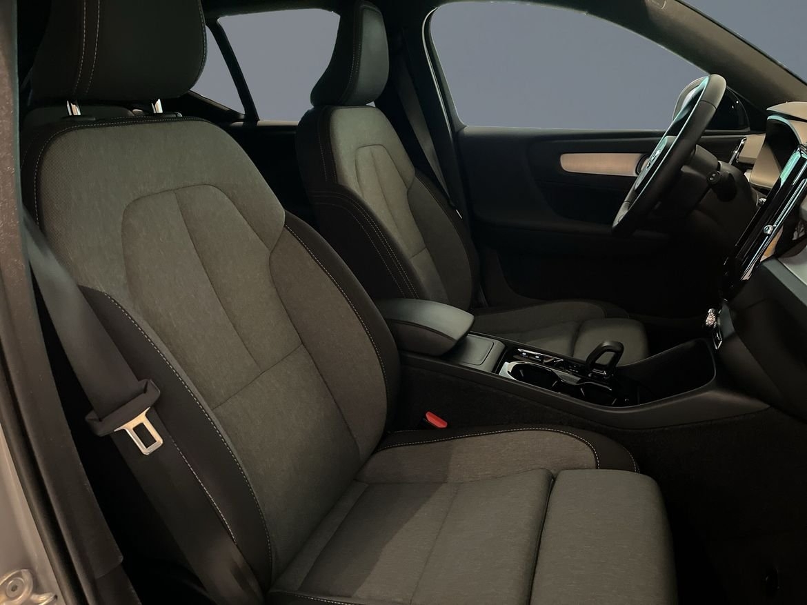 Volvo XC40 B3 FWD Bensin Plus Dark 2025, photo 7/15