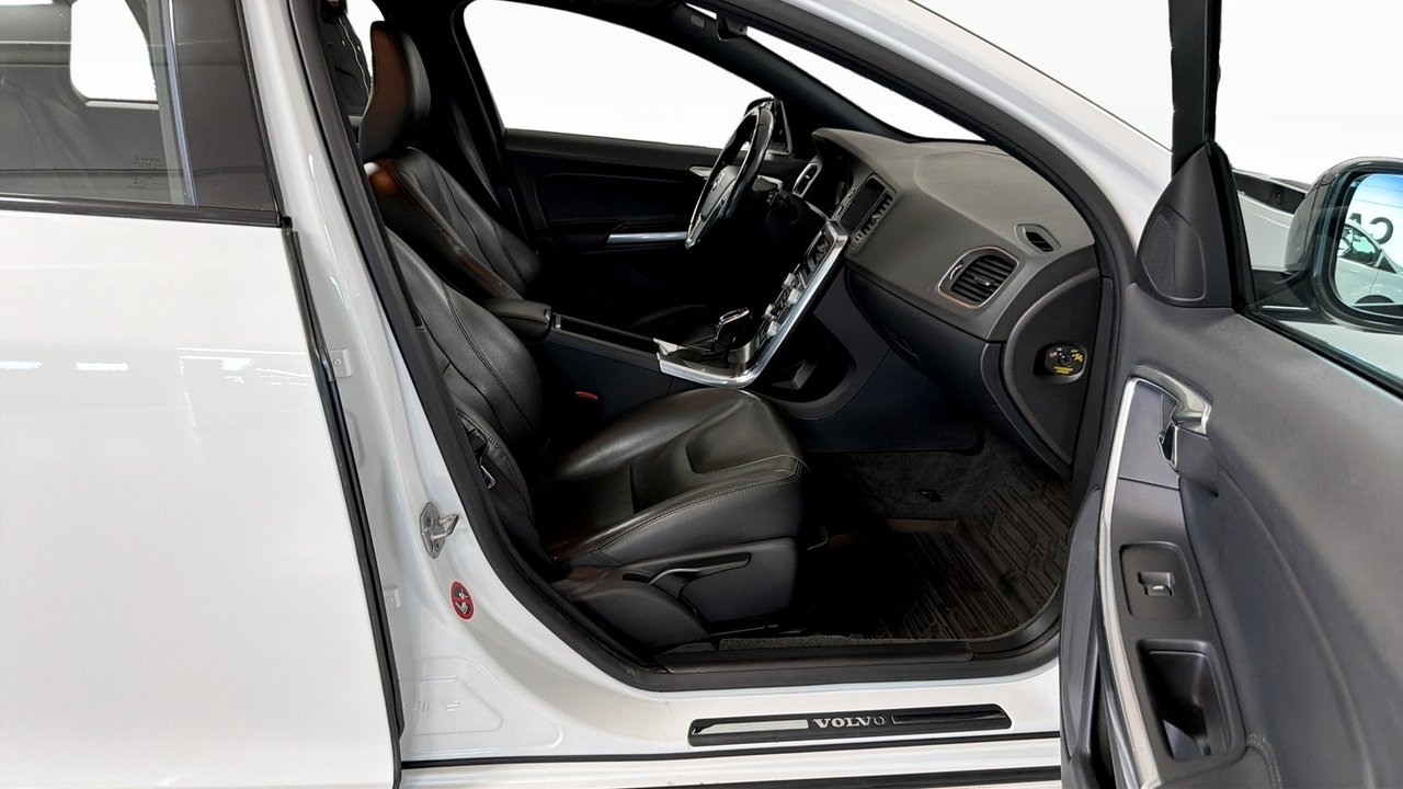 Volvo V60 Cross Country 2016, kuva 3/17