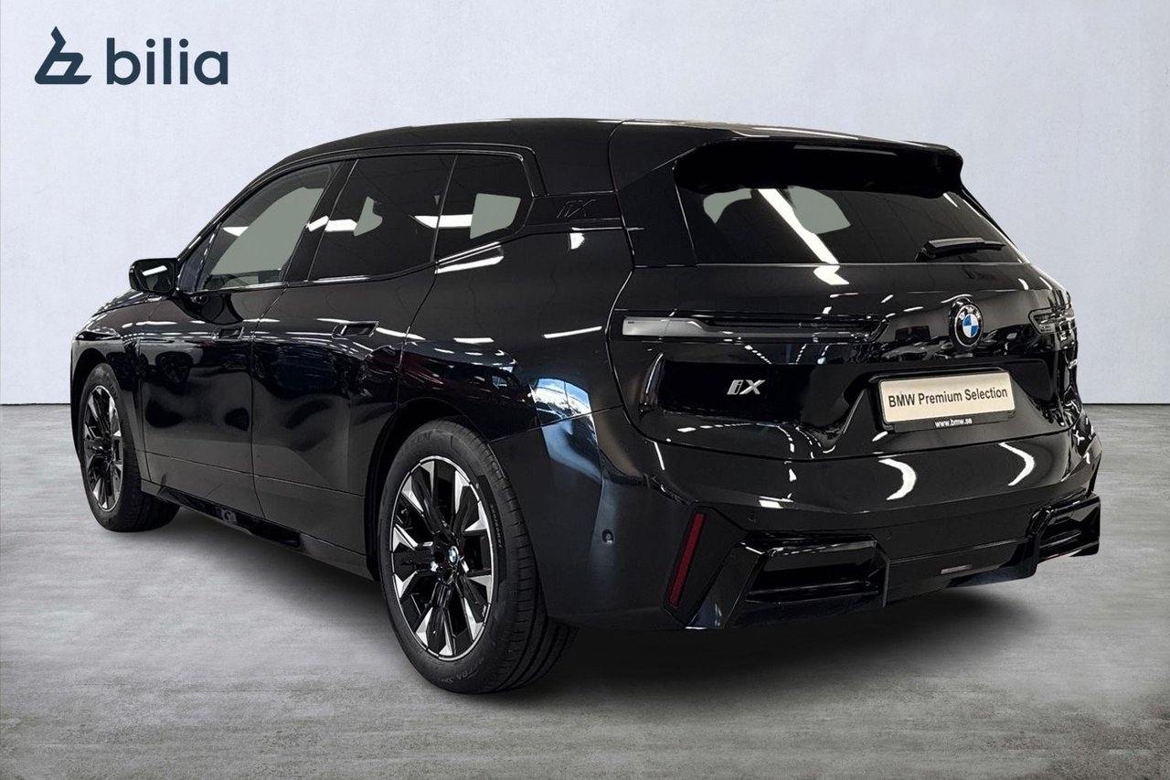 BMW iX xDrive 60 M-Sport Pro 2026, kuva 2/10