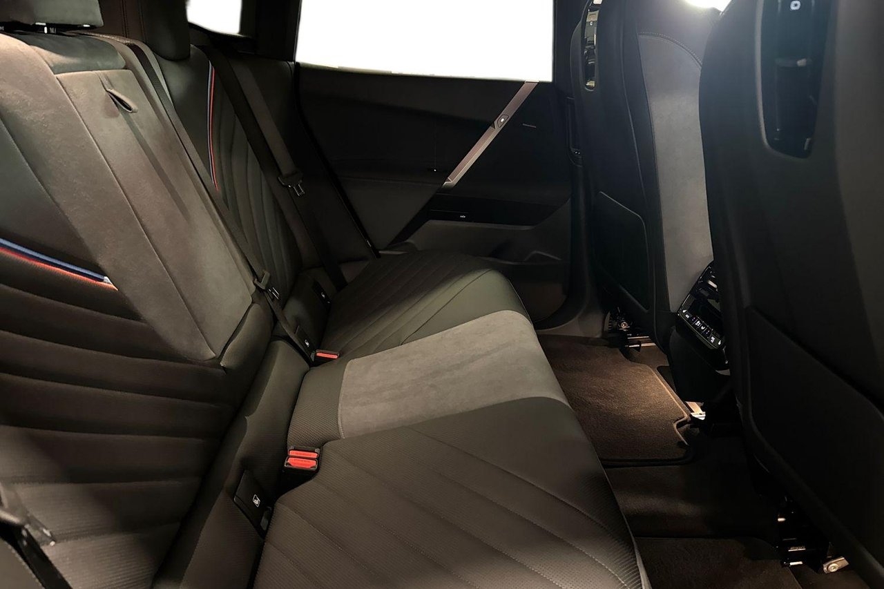 BMW iX xDrive 60 M-Sport Pro 2026, kuva 7/10