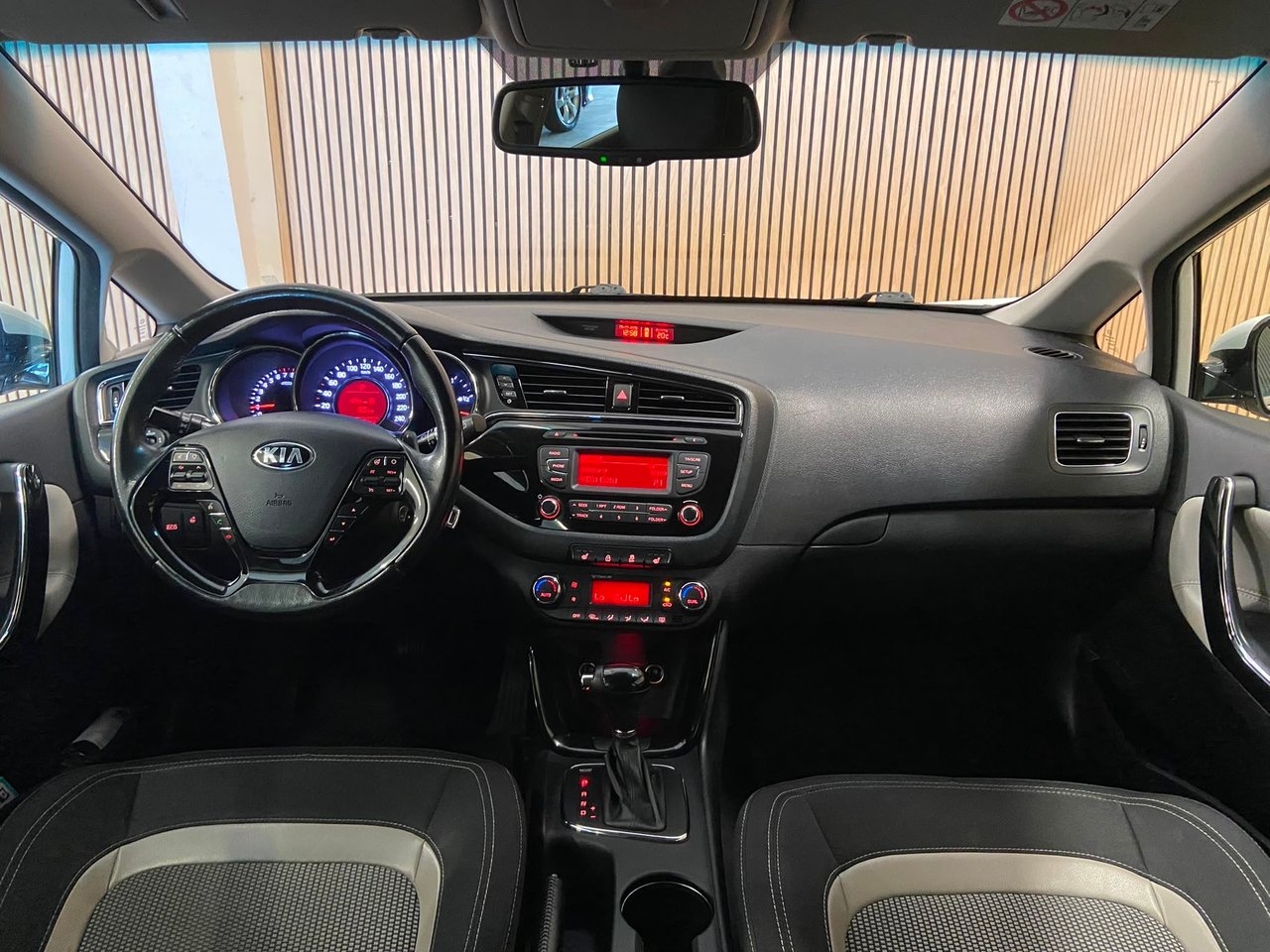 Kia Ceed cee'd_sw 1.6 GDI DCT Euro 6 2016, bild 6/10