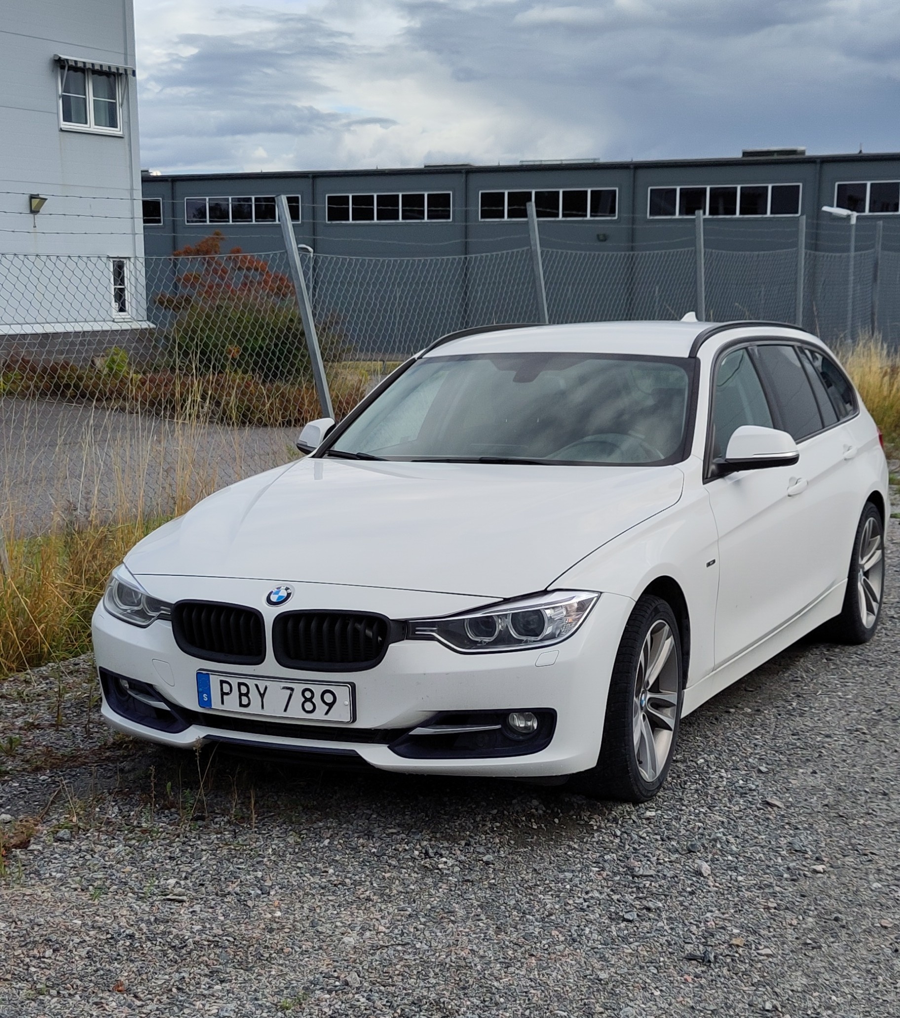 BMW 328 i xDrive Touring Steptronic 2015, bild 2/3