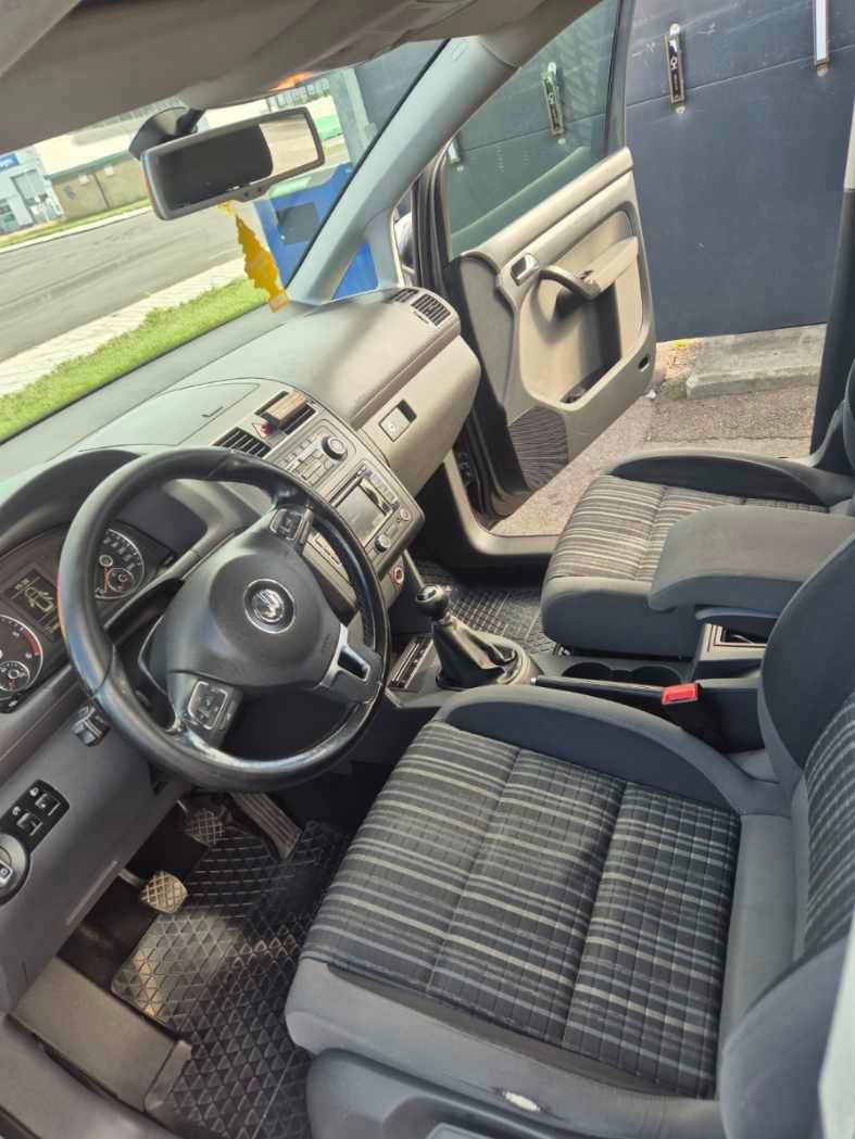 Volkswagen Touran 2011, bild 6/6