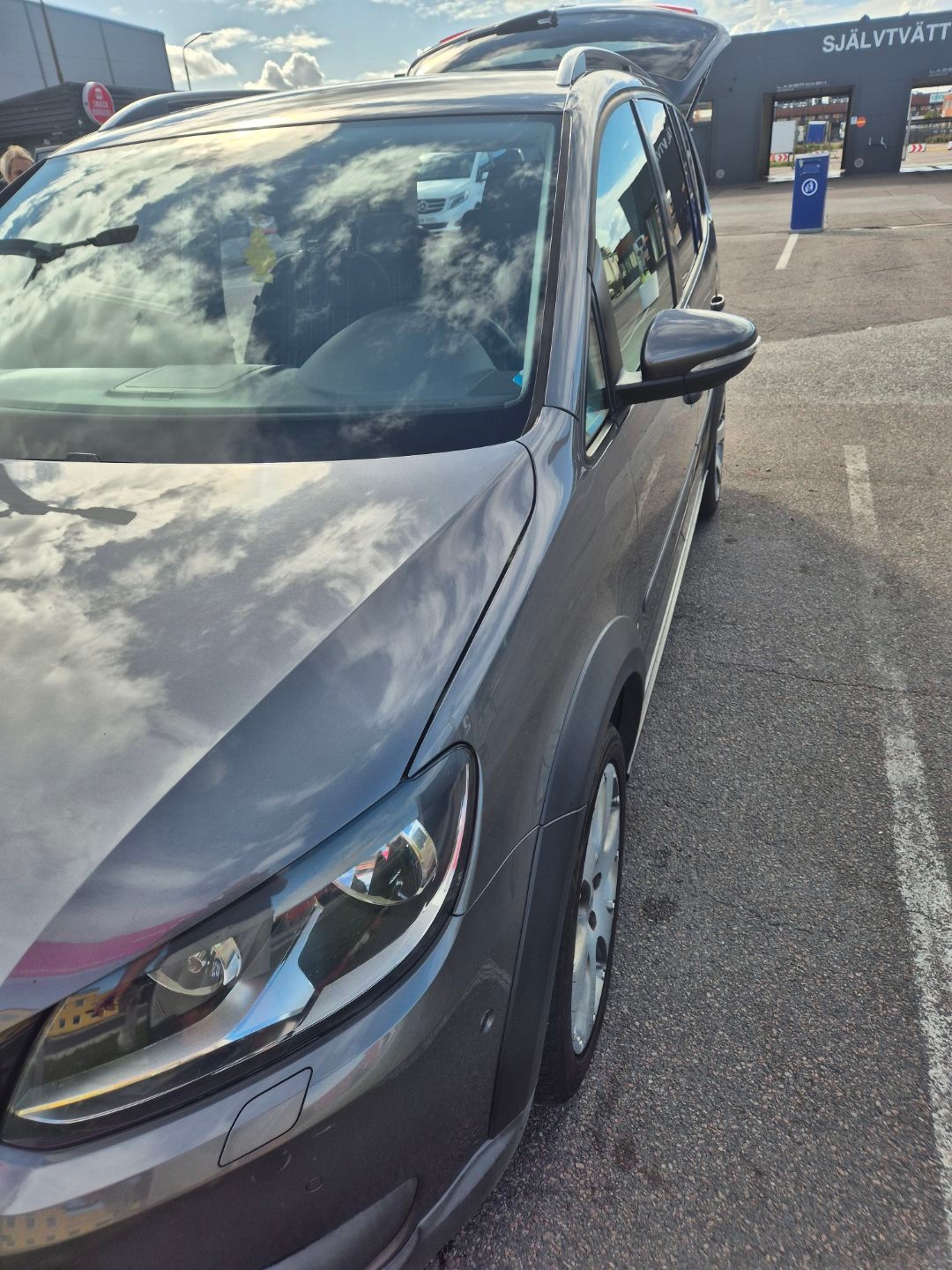 Volkswagen Touran 2011, bild 4/6