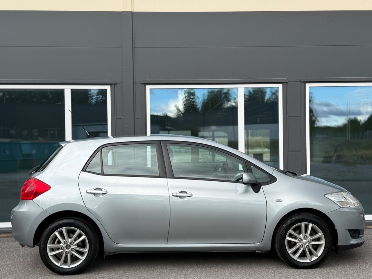 Toyota Auris 2009, bild 2/10