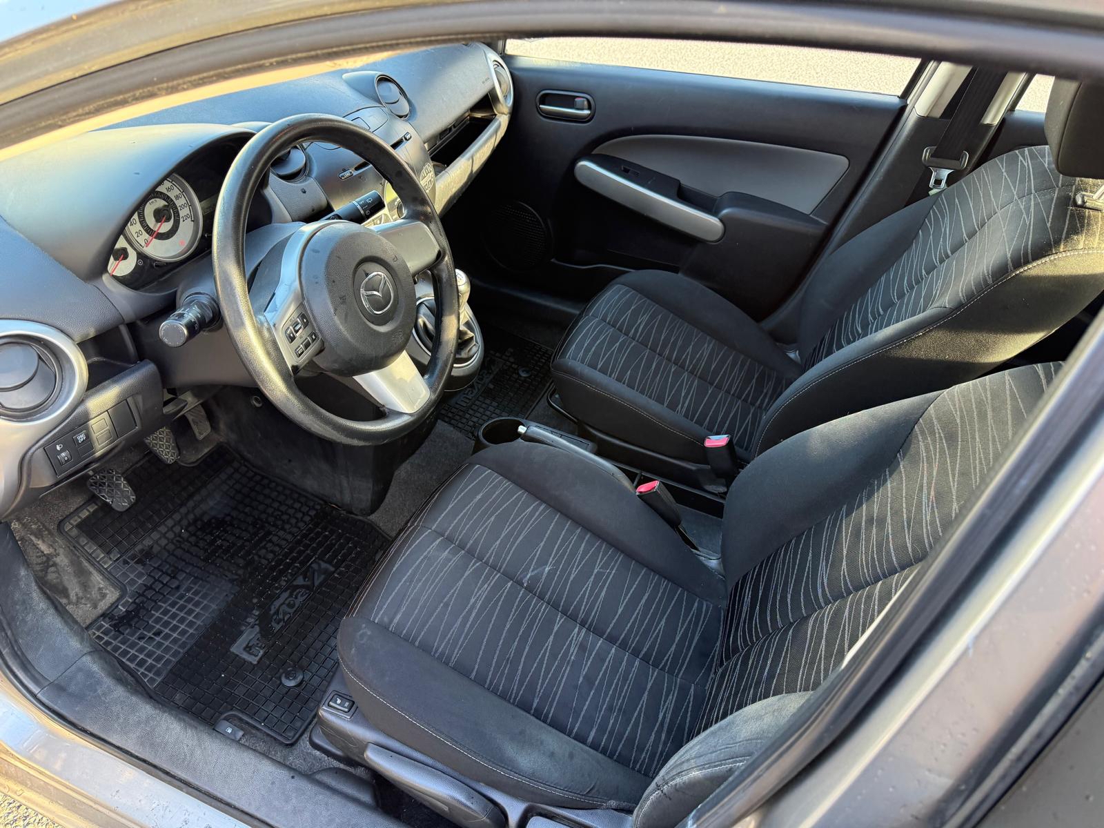 Mazda 2 5-dörrar 1.3 MZR Manuell 2010, bild 6/7