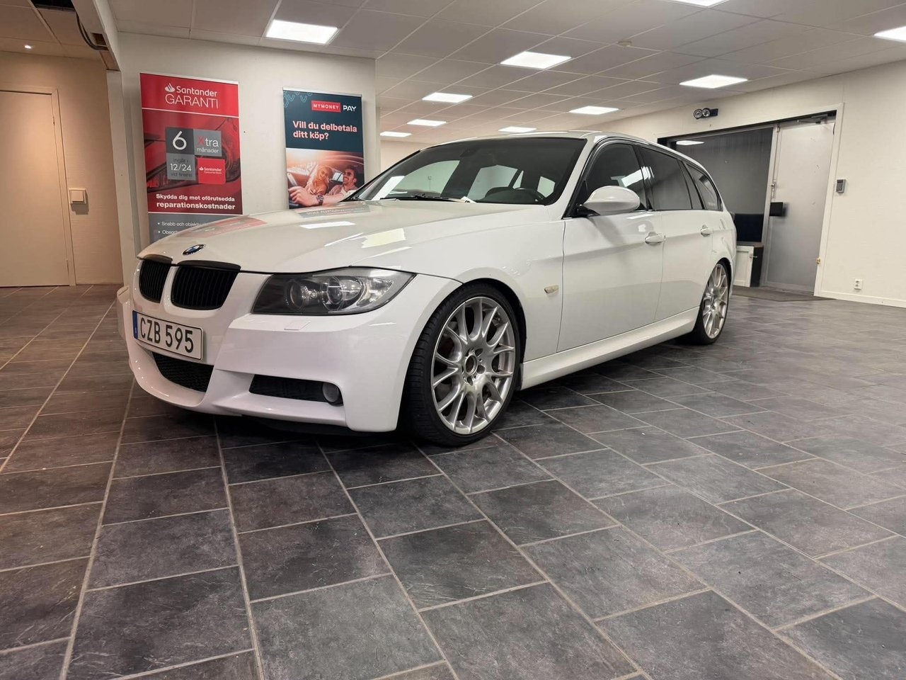 BMW 320 d Touring Comfort 2008, bild 2/24