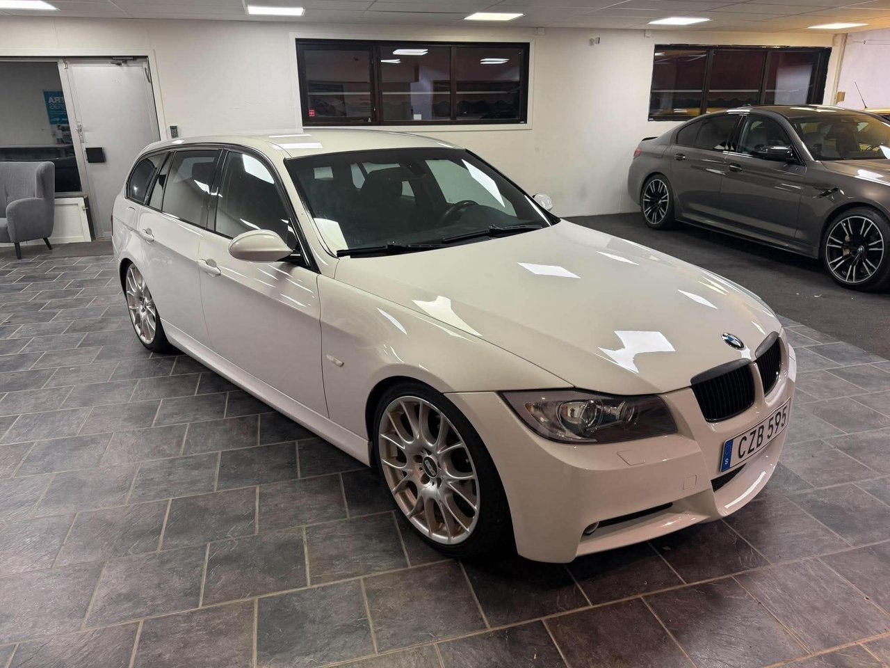 BMW 320 d Touring Comfort 2008, bild 3/24
