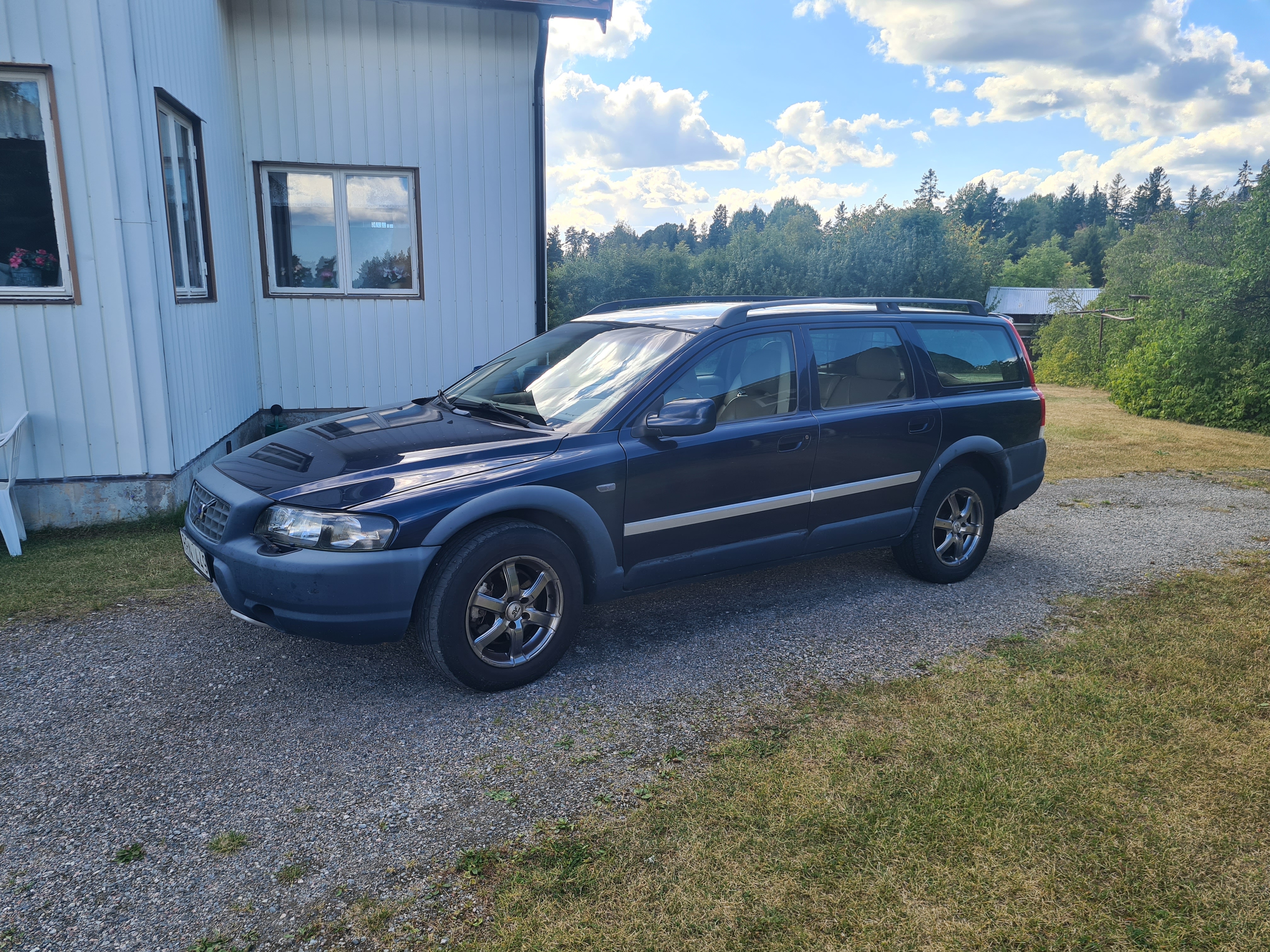 Volvo XC70 V 2.4T AWD Manuell 2001, bild 2/3