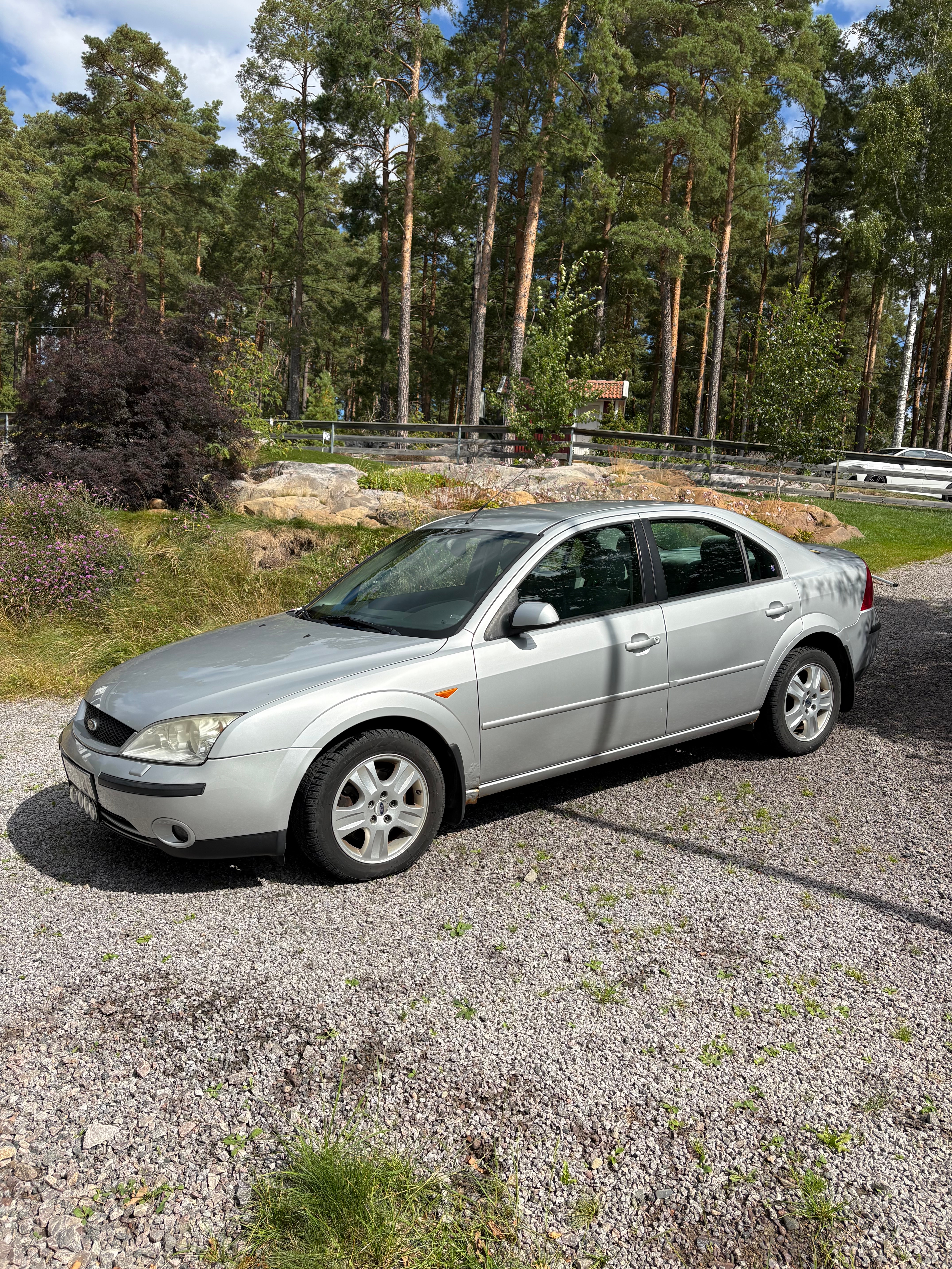 Ford Mondeo Sedan 2.0 Manuell 2001, bild 4/9