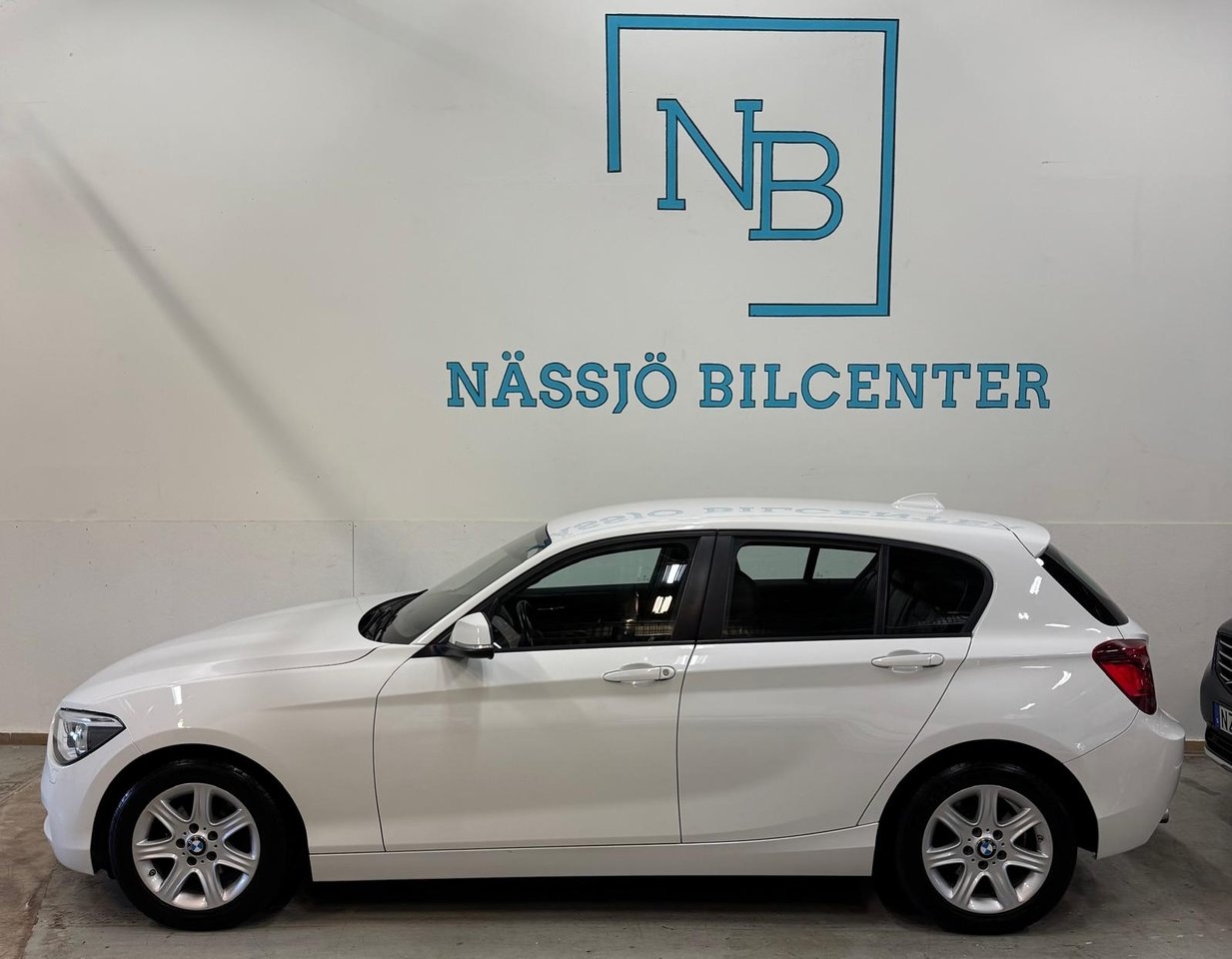 BMW 118 d 5-dörrars Steptronic Euro 5 2015, kuva 4/10