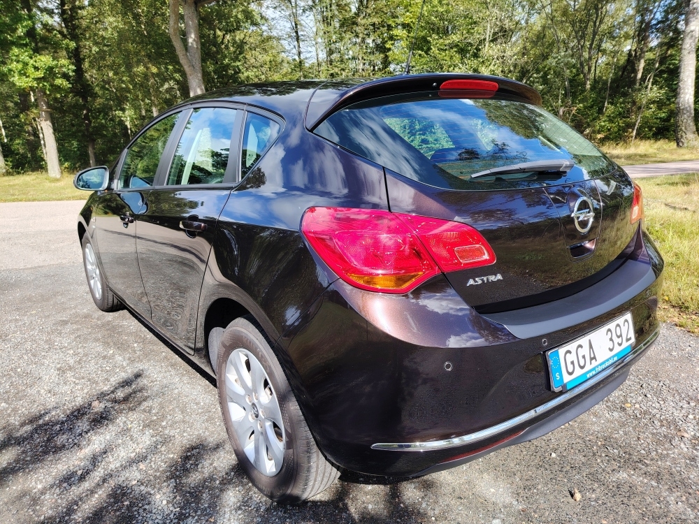 Opel Astra 1.6 Manuell 2014, bild 2/4