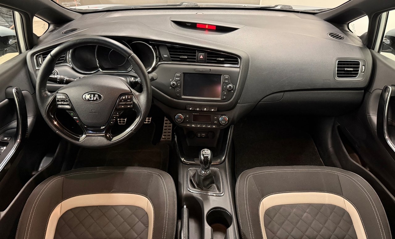 Kia Ceed cee'd_sw 1.6 CRDi GT-Line 2016, bild 6/10